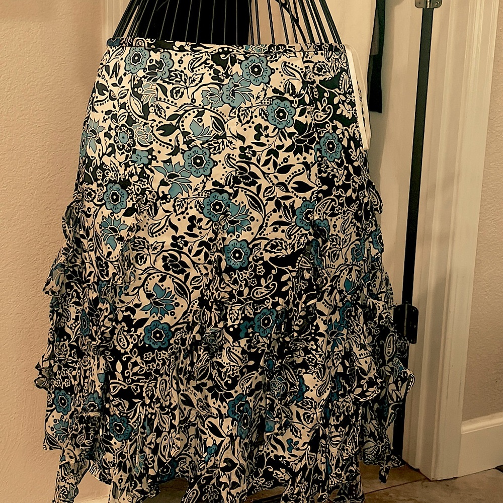 Beautiful silk Inc. skirt